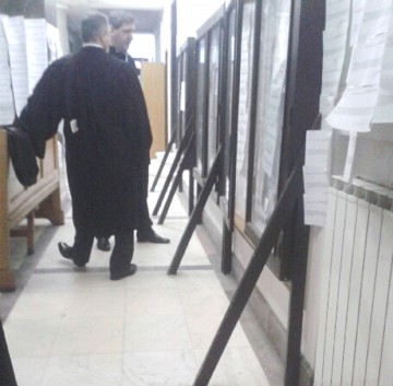 Individa care a înşelat o femeie din Ovidiu prin metoda „Accidentul”, pusă sub control judiciar